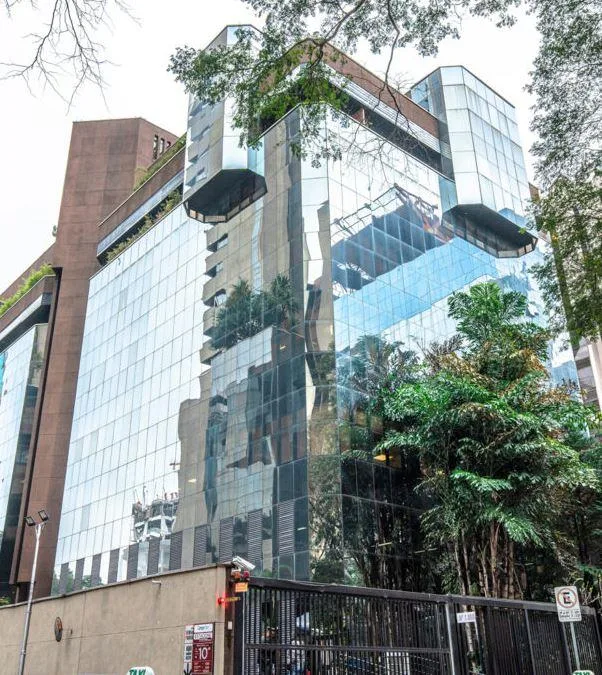 Brumadinho — Edifício corporativo em Berrini, São Paulo